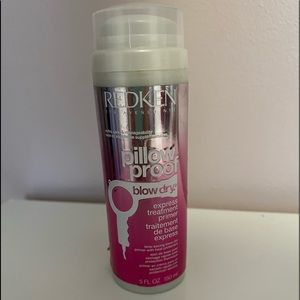 Redken Pillow Proof blow dry express primer.